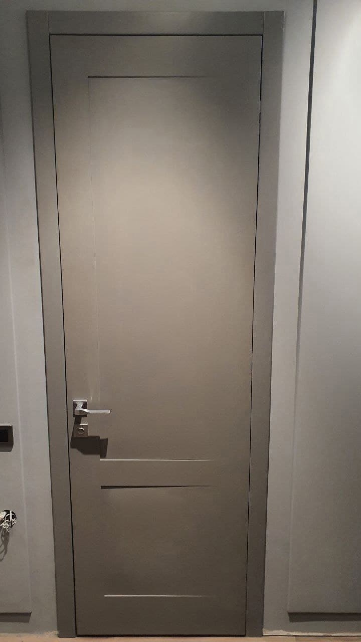 Высокая асиметричная дверь эмаль
