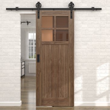 Межкомнатная шпонированная амбарная дверь в стиле Лофт, каркас из массива дерева, RL004 (шпон американский орех, стекло тонированное)