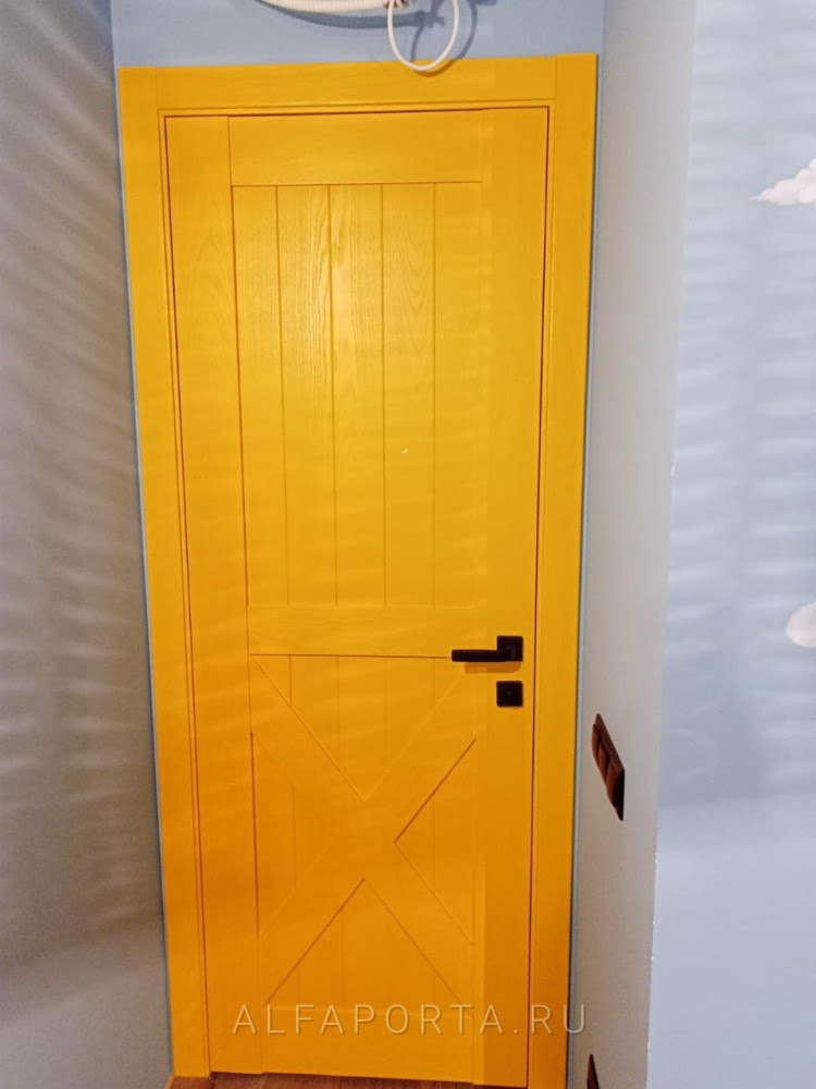 Желтая дверь Лофт RAL 1032