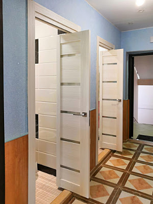 Установка складных дверей в квартире