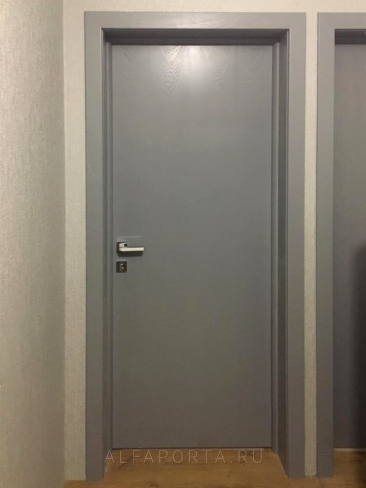 Установка распашной двери в комнату