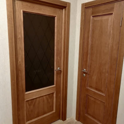Установленные шпонированные двери в квартире | Пушкино