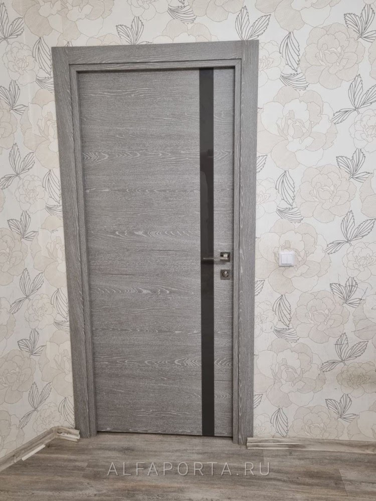 Установленная распашная дверь с алюминиевой кромкой